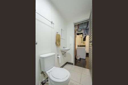 Apartamento para alugar com 218m², 4 quartos e 4 vagasBanheiro de Serviço