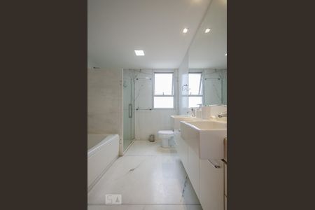 Apartamento para alugar com 218m², 4 quartos e 4 vagasBanheiro Suíte master 