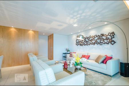 Apartamento para alugar com 218m², 4 quartos e 4 vagasSala