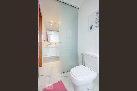 Apartamento para alugar com 218m², 4 quartos e 4 vagasBanheiro Semi suíte 