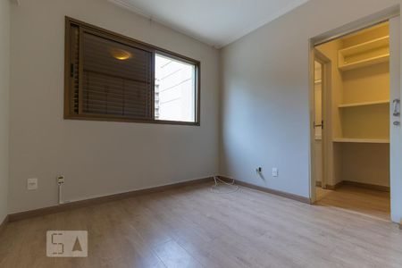 Quarto de apartamento à venda com 1 quarto, 50m² em Cambuí, Campinas