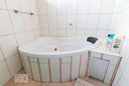 Casa à venda com 190m², 4 quartos e 3 vagasBanheiro quarto 3 suíte - banheira