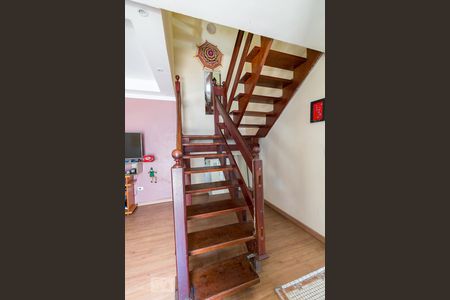 Casa à venda com 190m², 4 quartos e 3 vagasEscada