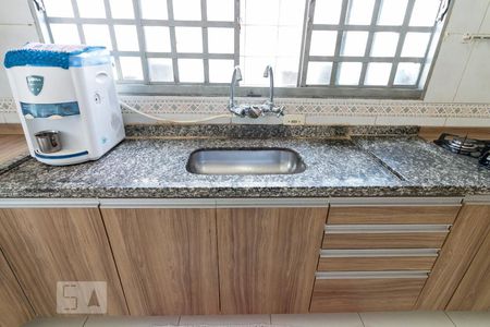 Casa à venda com 190m², 4 quartos e 3 vagasCozinha - pia e armários