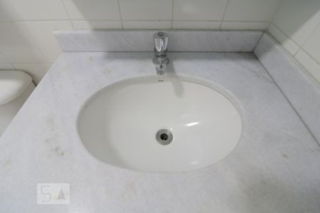 Apartamento à venda com 65m², 2 quartos e 1 vagaBanheiro da Suíte - pia