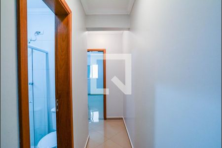 Corredor de apartamento à venda com 2 quartos, 53m² em Vila Scarpelli, Santo André