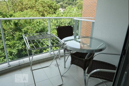 Apartamento para alugar com 68m², 2 quartos e 1 vagaSacada