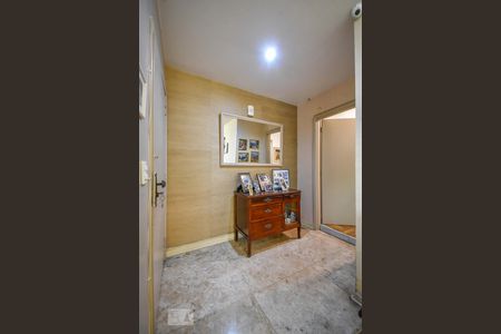 Hall de Entrada de apartamento para alugar com 4 quartos, 315m² em Higienópolis, São Paulo