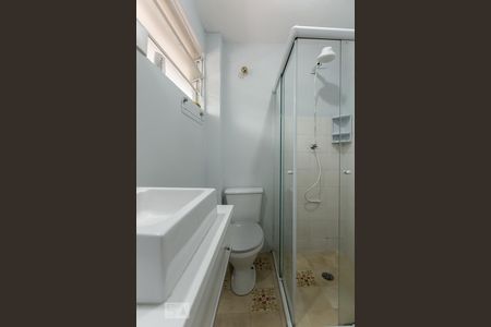 Banheiro de kitnet/studio para alugar com 1 quarto, 24m² em Bela Vista, São Paulo