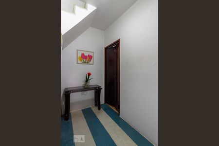 Casa à venda com 167m², 2 quartos e 2 vagas Casa à venda com 167m², 2 quartos e 2 vagasHall