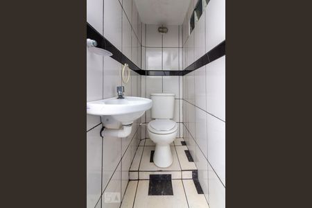 Casa à venda com 167m², 2 quartos e 2 vagas Casa à venda com 167m², 2 quartos e 2 vagasBanheiro de Serviço