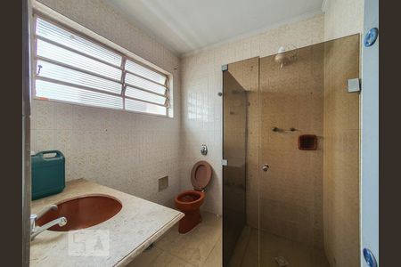 Casa à venda com 240m², 7 quartos e 4 vagasBanheiro da suíte