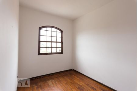 Casa para alugar com 100m², 4 quartos e 2 vagasQuarto 2
