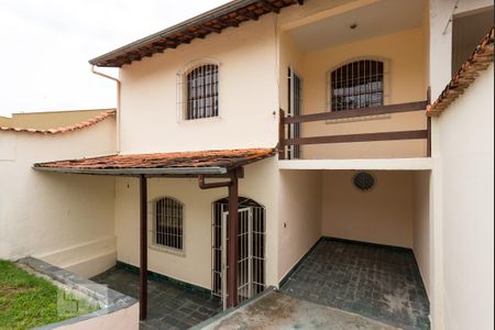 Casa para alugar com 100m², 4 quartos e 2 vagasGaragem e Fachada