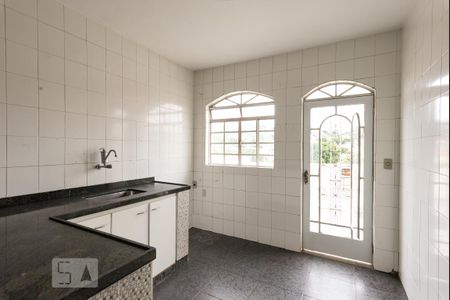 Sala  de casa para alugar com 4 quartos, 100m² em Álvaro Camargos, Belo Horizonte