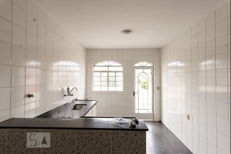 Sala  de casa para alugar com 4 quartos, 100m² em Álvaro Camargos, Belo Horizonte