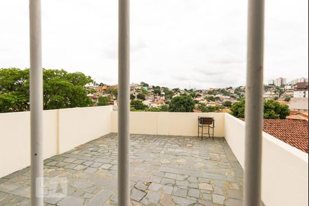 Área Externa de casa para alugar com 4 quartos, 100m² em Álvaro Camargos, Belo Horizonte