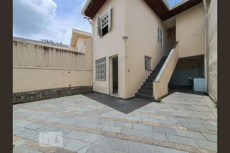 Casa para alugar com 250m², 3 quartos e 6 vagasQuintal