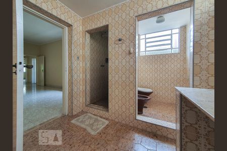 Casa para alugar com 250m², 3 quartos e 6 vagasBanheiro da suíte