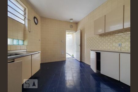 Casa para alugar com 250m², 3 quartos e 6 vagasCozinha