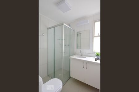 Banheiro de apartamento para alugar com 2 quartos, 80m² em Vila Madalena, São Paulo