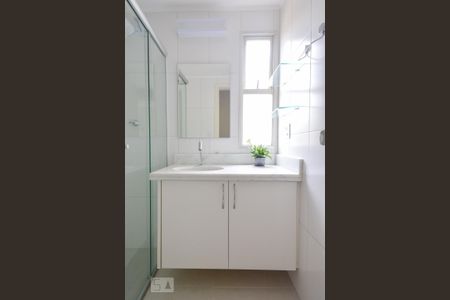Banheiro de apartamento para alugar com 2 quartos, 80m² em Vila Madalena, São Paulo