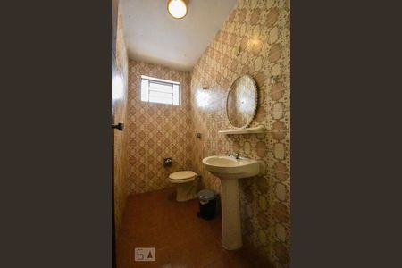 Casa à venda com 240m², 5 quartos e 2 vagas Casa à venda com 240m², 5 quartos e 2 vagasLavabo