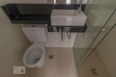 Banheiro de apartamento para alugar com 2 quartos, 70m² em Minas Brasil, Belo Horizonte