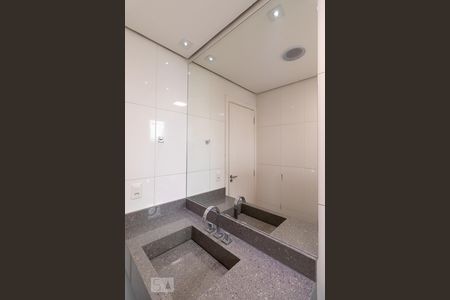 Apartamento à venda com 67m², 2 quartos e 2 vagas Apartamento à venda com 67m², 2 quartos e 2 vagasBanheiro da suíte