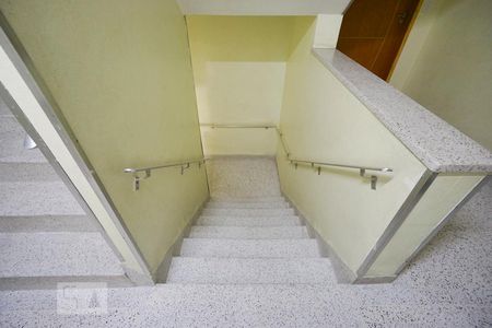 Apartamento para alugar com 57m², 2 quartos e 1 vagaEscada
