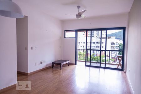 Apartamento para alugar com 70m², 2 quartos e 1 vagaSala