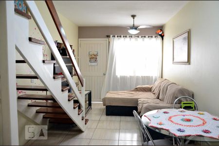 Casa à venda com 2 quartos, 78m² em Rio Branco, Canoas