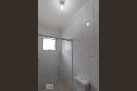 banheiro suite 1 de casa de condomínio para alugar com 2 quartos, 59m² em Vila Ré, São Paulo