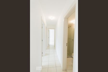 Corredor de apartamento para alugar com 3 quartos, 70m² em Jacarepaguá, Rio de Janeiro