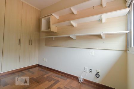 Casa de condomínio à venda com 458m², 4 quartos e 3 vagas Casa de condomínio à venda com 458m², 4 quartos e 3 vagasQuarto 02