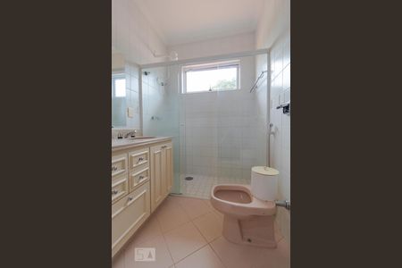 Casa de condomínio à venda com 458m², 4 quartos e 3 vagas Casa de condomínio à venda com 458m², 4 quartos e 3 vagasBanheiro