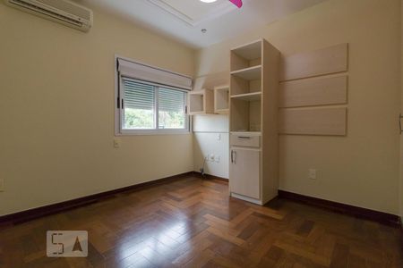 Casa de condomínio à venda com 458m², 4 quartos e 3 vagas Casa de condomínio à venda com 458m², 4 quartos e 3 vagasQuarto 01