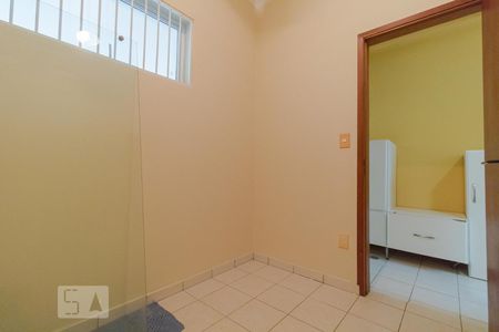 Casa de condomínio à venda com 458m², 4 quartos e 3 vagas Casa de condomínio à venda com 458m², 4 quartos e 3 vagasQuarto de Serviço