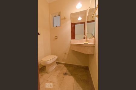 Casa de condomínio à venda com 458m², 4 quartos e 3 vagas Casa de condomínio à venda com 458m², 4 quartos e 3 vagasLavabo