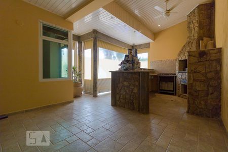 Casa de condomínio à venda com 458m², 4 quartos e 3 vagas Casa de condomínio à venda com 458m², 4 quartos e 3 vagasChurrasqueira