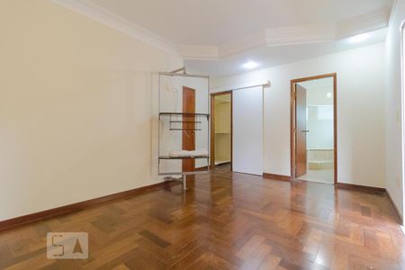 Casa de condomínio à venda com 458m², 4 quartos e 3 vagas Casa de condomínio à venda com 458m², 4 quartos e 3 vagasSuíte Master