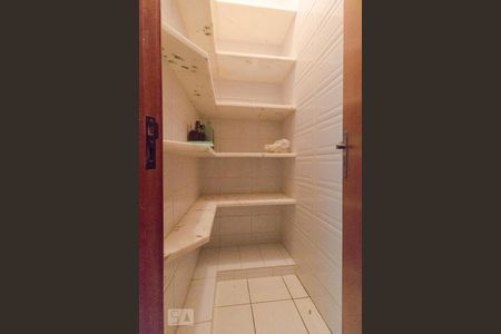 Casa de condomínio à venda com 458m², 4 quartos e 3 vagas Casa de condomínio à venda com 458m², 4 quartos e 3 vagasDespensa