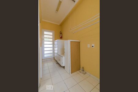 Casa de condomínio à venda com 458m², 4 quartos e 3 vagas Casa de condomínio à venda com 458m², 4 quartos e 3 vagasÁrea de Serviço