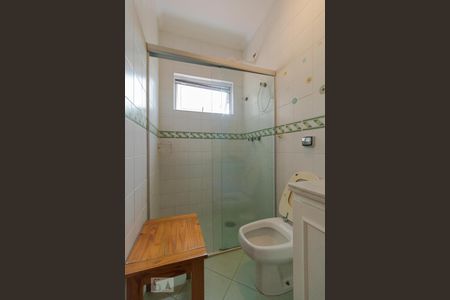 Casa de condomínio à venda com 458m², 4 quartos e 3 vagas Casa de condomínio à venda com 458m², 4 quartos e 3 vagasBanheiro da Suíte 01