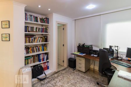 Escritório de apartamento à venda com 3 quartos, 220m² em Pacaembu, São Paulo