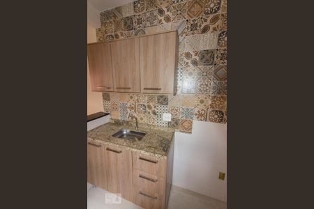 Casa de condomínio para alugar com 130m², 3 quartos e 3 vagas Casa de condomínio para alugar com 130m², 3 quartos e 3 vagasCozinha - Armários