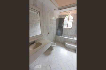 Casa de condomínio para alugar com 130m², 3 quartos e 3 vagas Casa de condomínio para alugar com 130m², 3 quartos e 3 vagasBanheiro Suíte