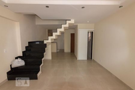 Sala de casa de condomínio para alugar com 3 quartos, 130m² em Taquara, Rio de Janeiro