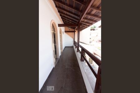 Varanda dos quartos de casa de condomínio para alugar com 3 quartos, 130m² em Taquara, Rio de Janeiro