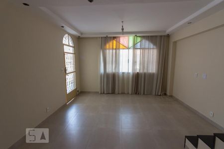 Sala de casa de condomínio para alugar com 3 quartos, 130m² em Taquara, Rio de Janeiro